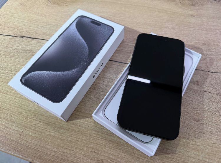 iPhone 15 Pro Max • 98 % Bateria • 256 GB