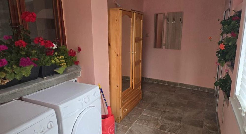 Дава се под наем Къща в Костинброд - 65 кв.м за 614 € - Снимка #3