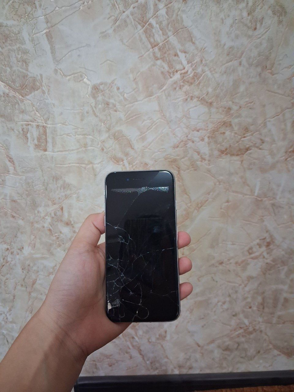 Iphone 6 s 64gb joyi srochniy sotiladi