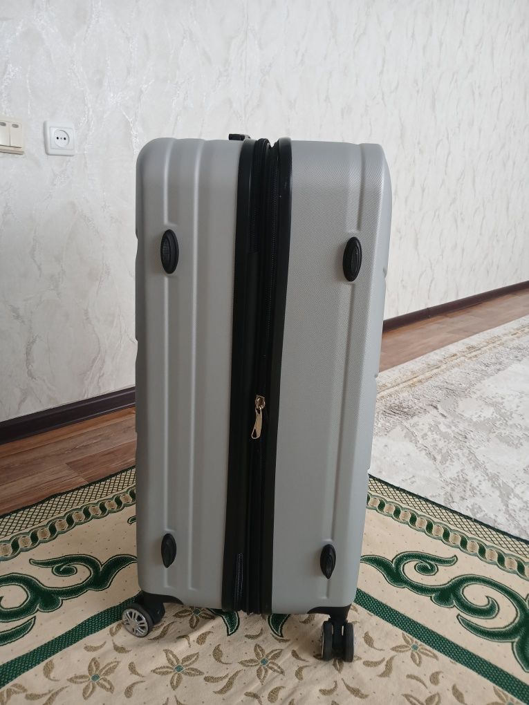 Продается чемодан
