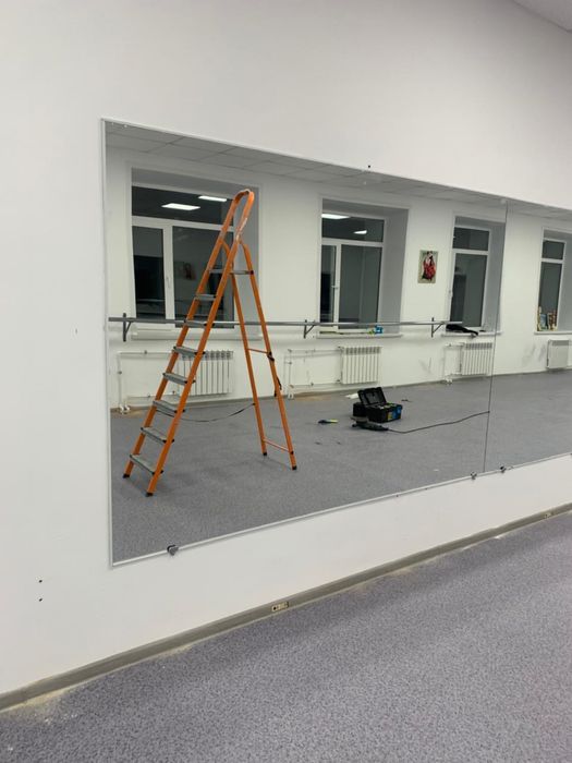 Зеркала для танцевальный  залов установка монтаж