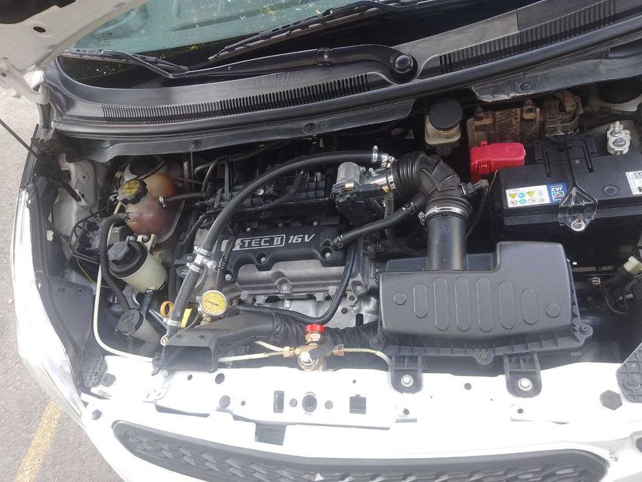 Mashina sotiladi Spark