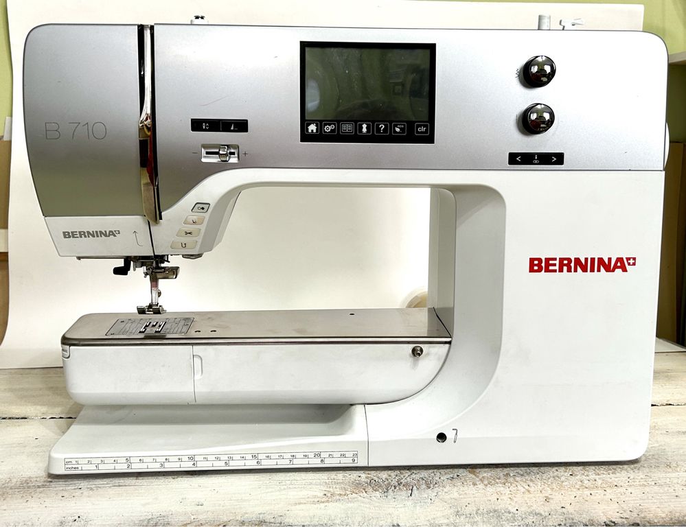 Швейно-вышивальная компьютерная машина Bernina 710