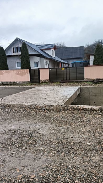 Casa,anexe,teren