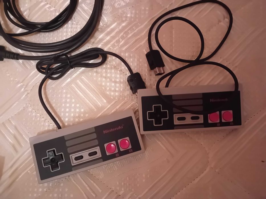 Nintendo NES Classic Edition cu 2 manete