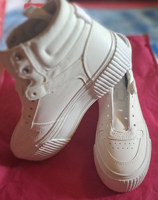 Teniși inalti + ghete cadou