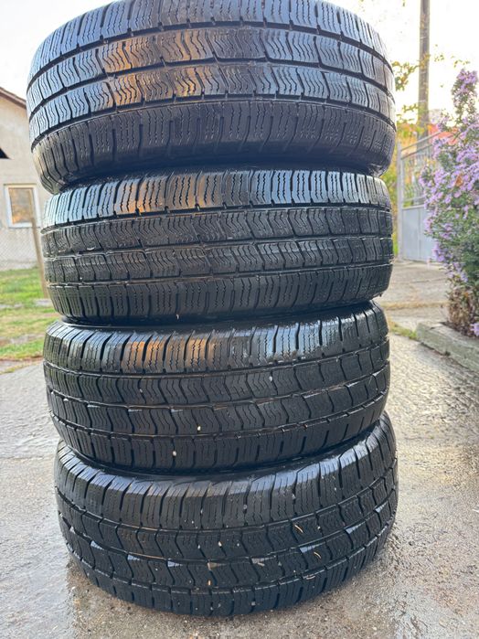 Продават се бусови гуми Барум