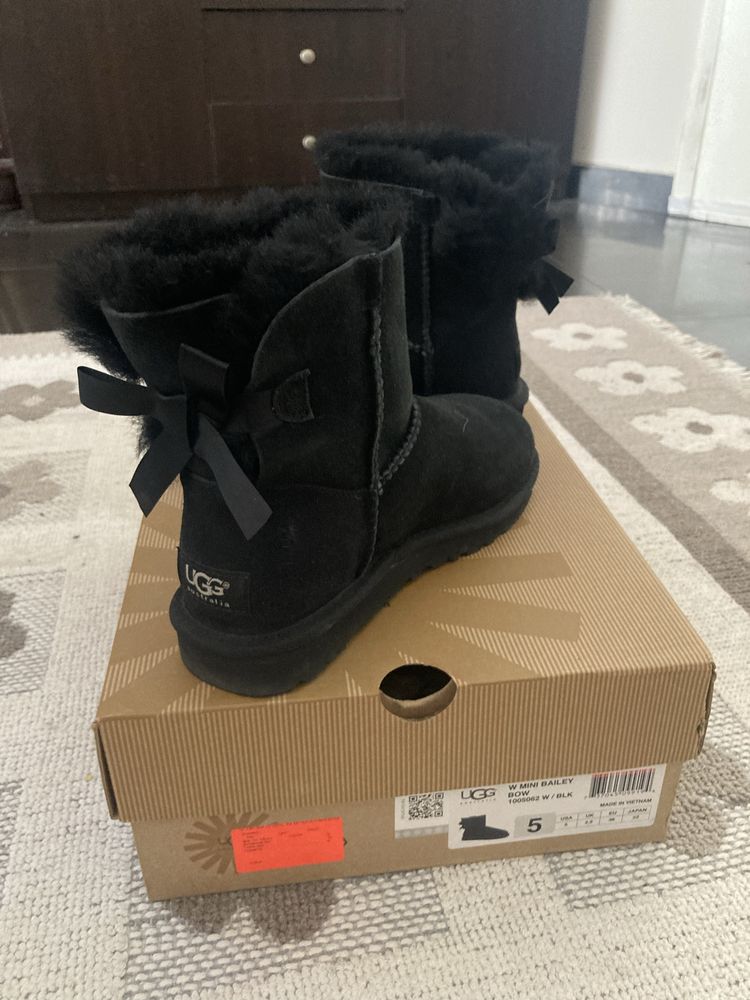 Обувки UGG