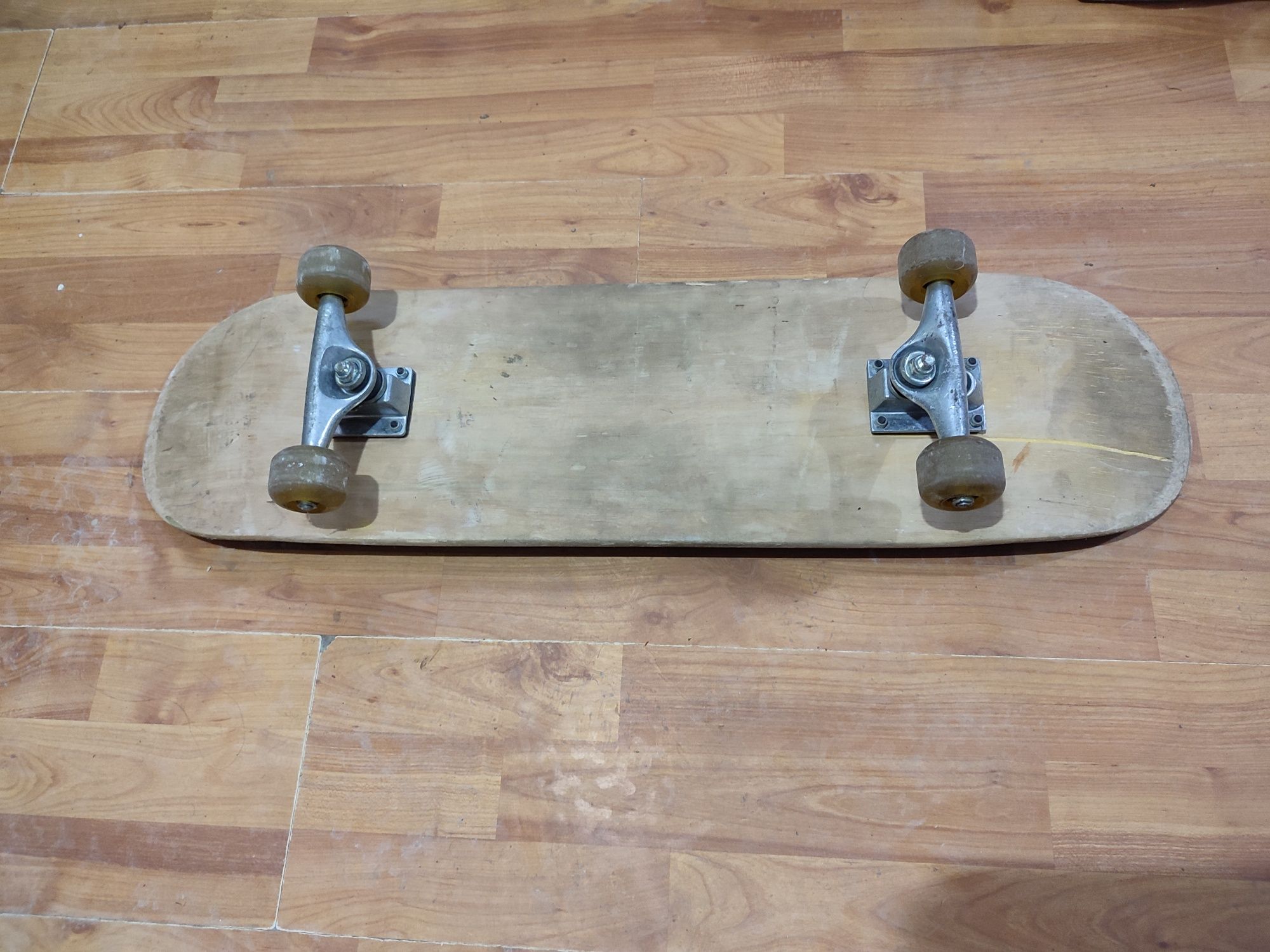 Skateboard de vanzare