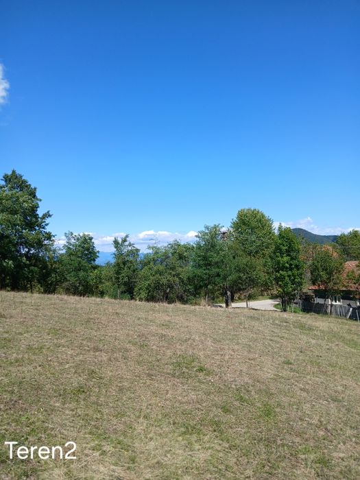 Vând 2 bucăți de teren.