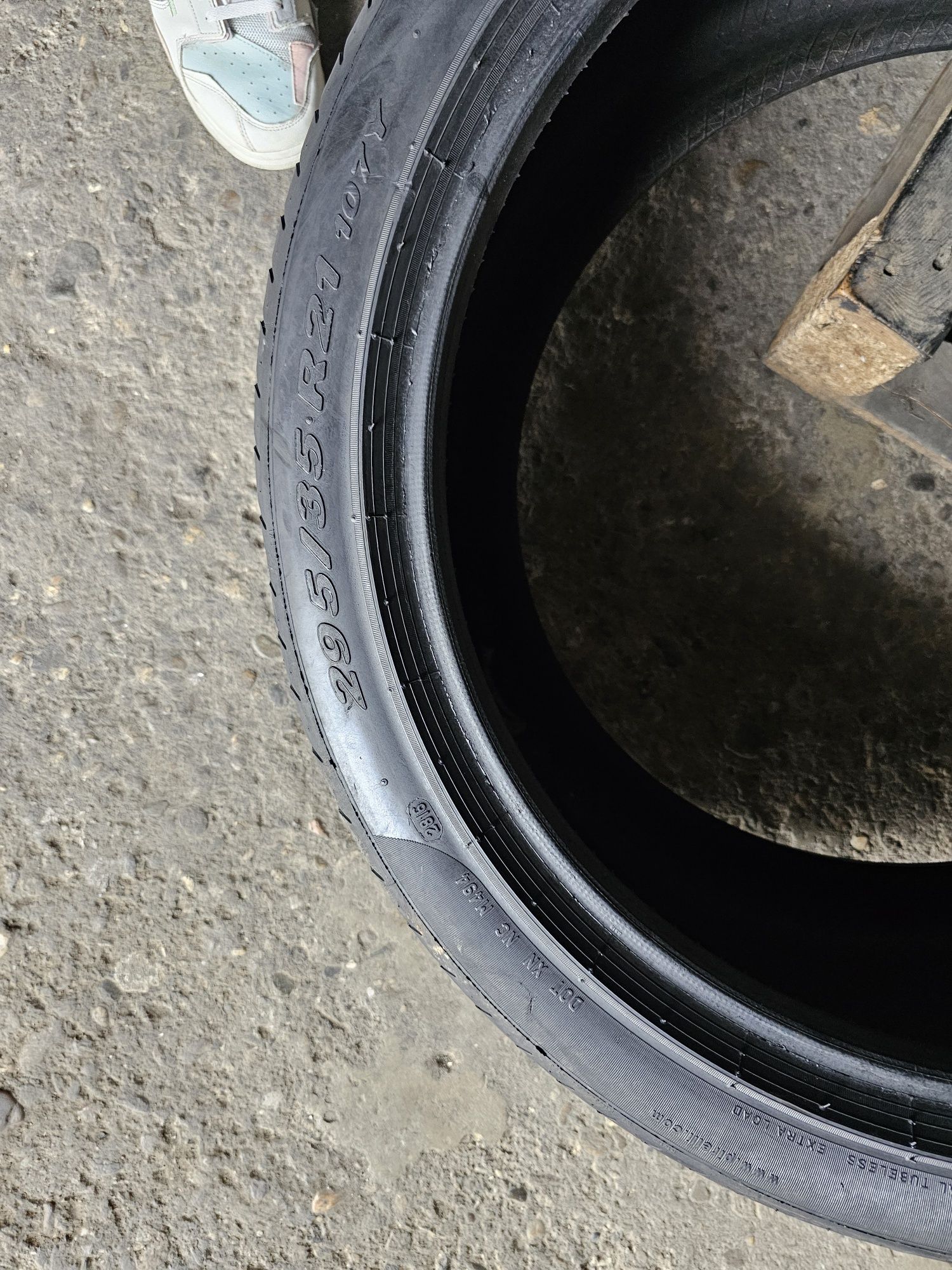 2 anvelope vara 295 35 21 Pirelli Pzero