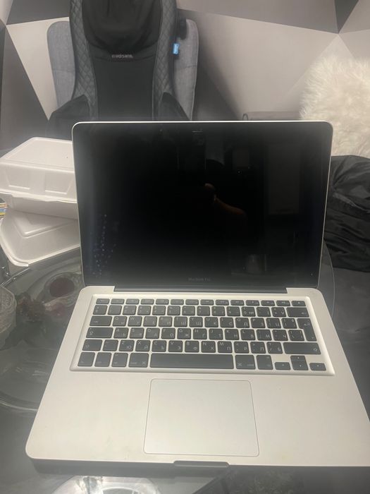 Продавам MacBook Apple