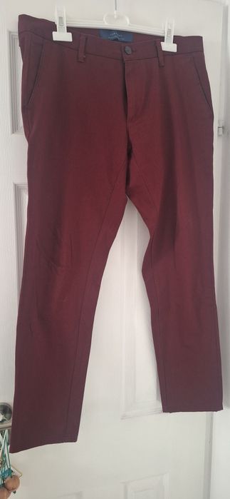 Pantaloni casual Zara