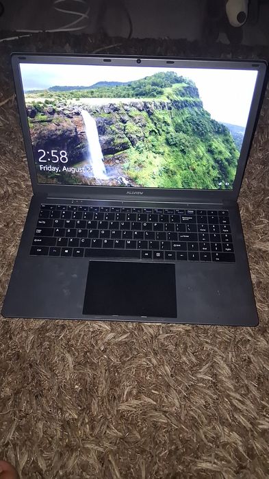 Vând laptop aproape nou nu are nici un defect