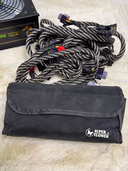 Sursa 700W Super Flower Golden Green 80+ GOLD 90+ Eficienta LED Gaming