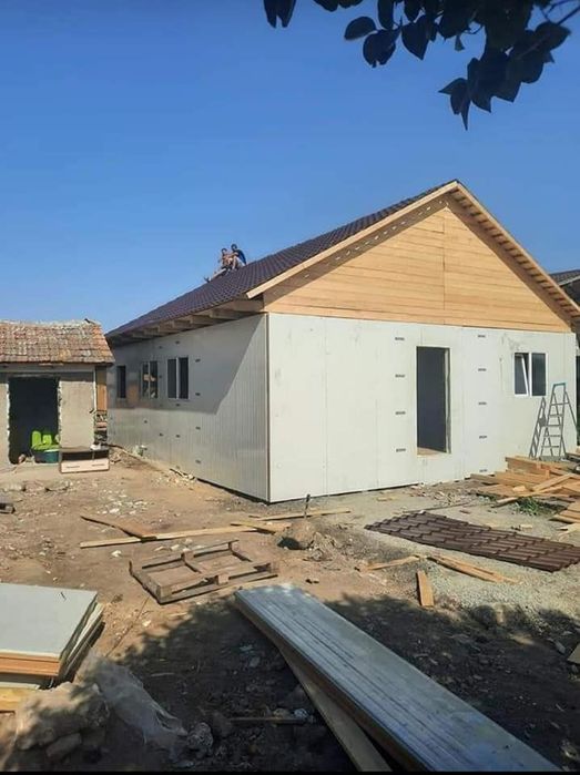 Case pe structura metalica