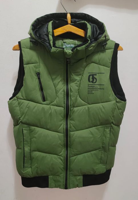 Жилеты - безрукавки по 3000 тенге.