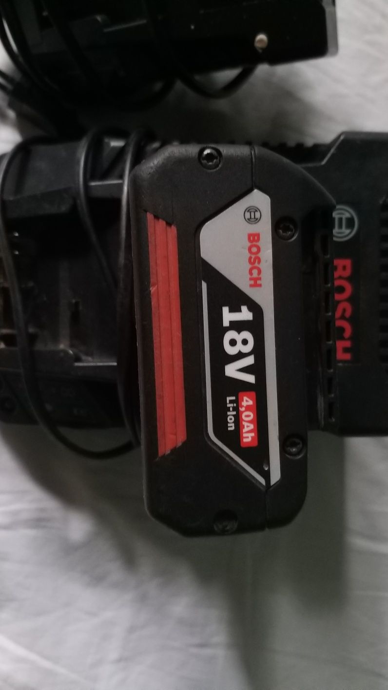 Batri si incarcatoare 18V Bosch Professional