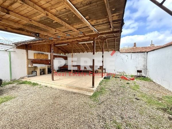 Къща в Бургас-Ветрен площ 223 цена 250000