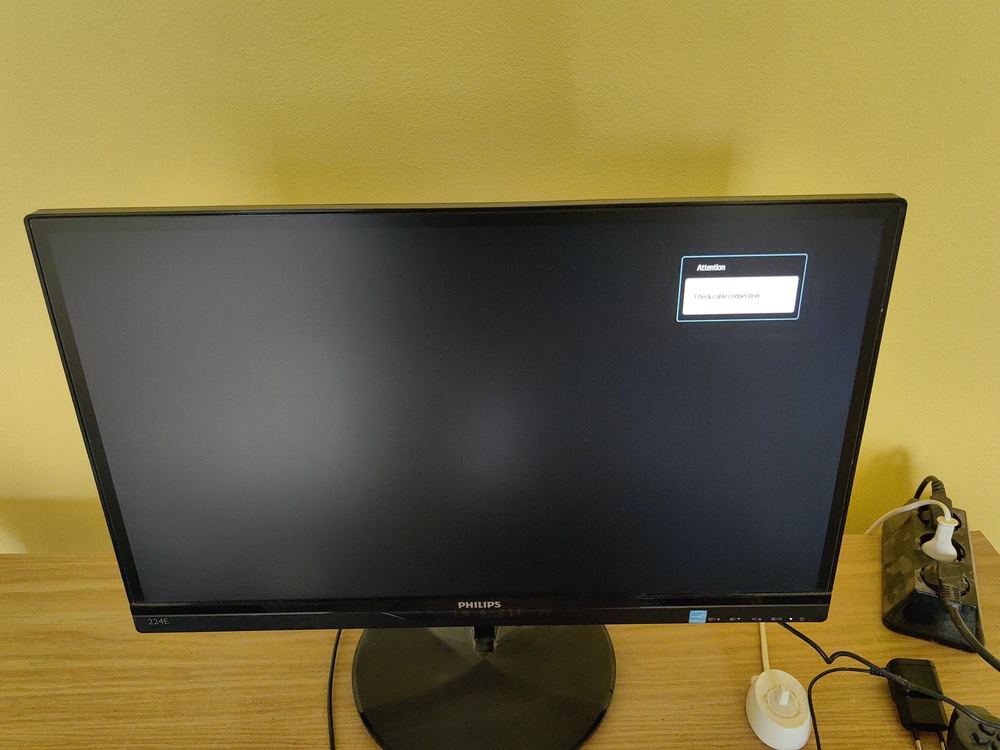 Монитор Philips 224E