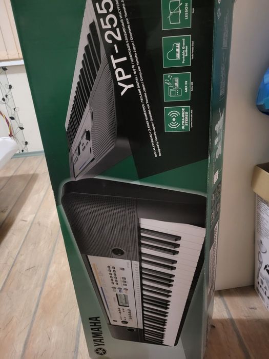 Синтезатор ,Yamaha