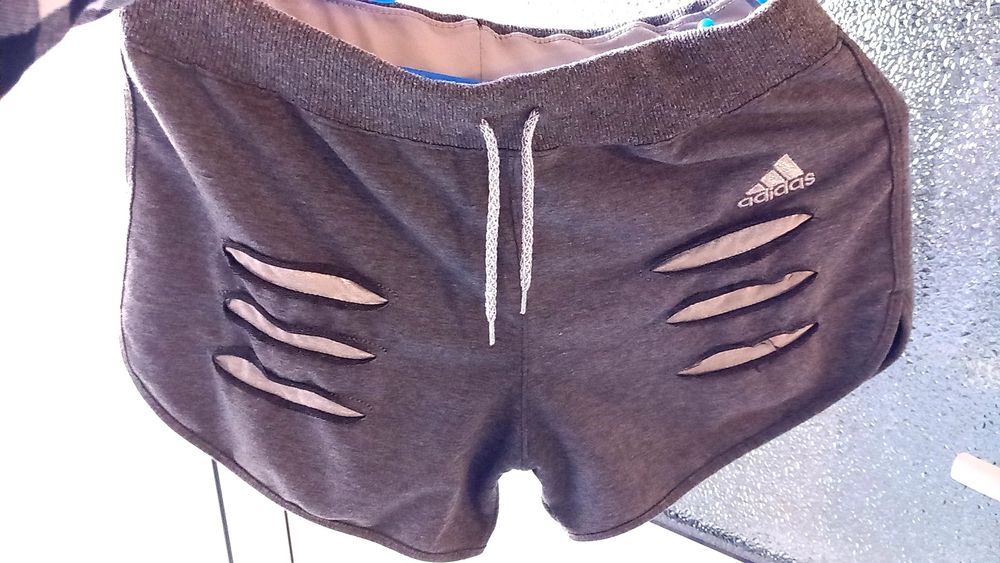 Vând pantaloni scurti dama mărimea S