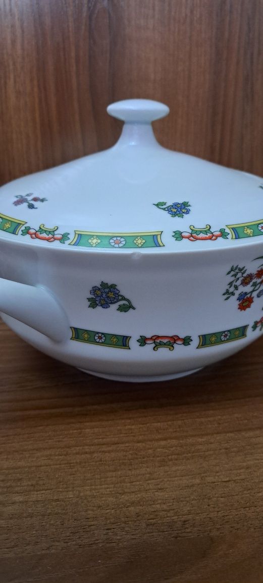 Супница, фарфор, Богемия , 2.5л 24см диаметр.