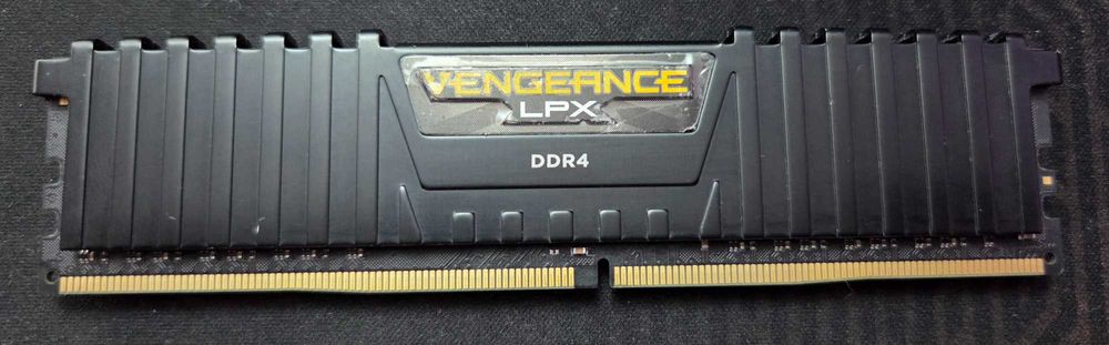 Рам Памет: Corsair VENGEANCE LPX 8GB DDR4 2666Mhz
