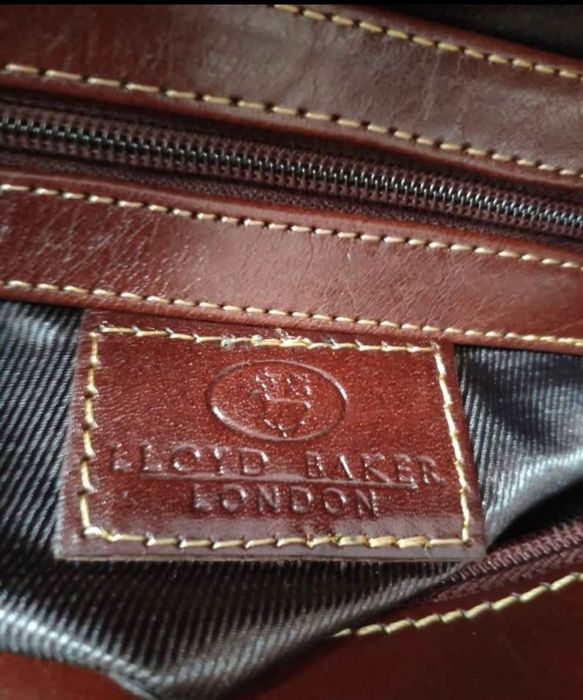 Poșetă piele naturală.