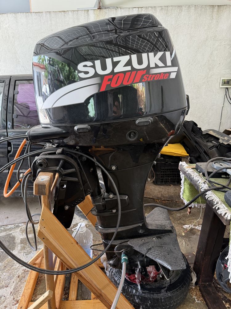 Suzuk DF40 извънбордов двигател
