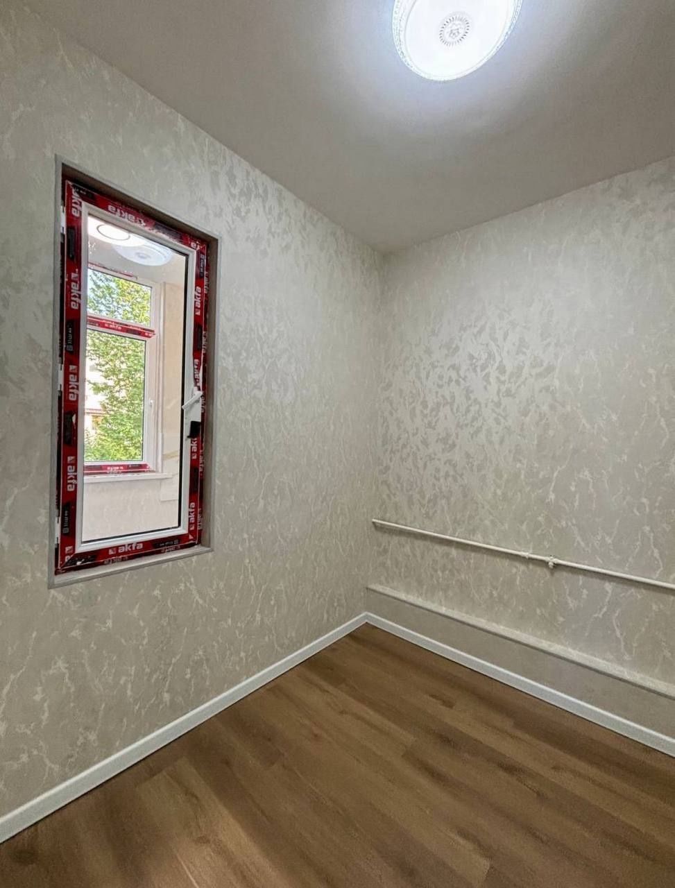 Юнусабад 6 квартал посольство 2/2/4 (50²) продаётся квартира
