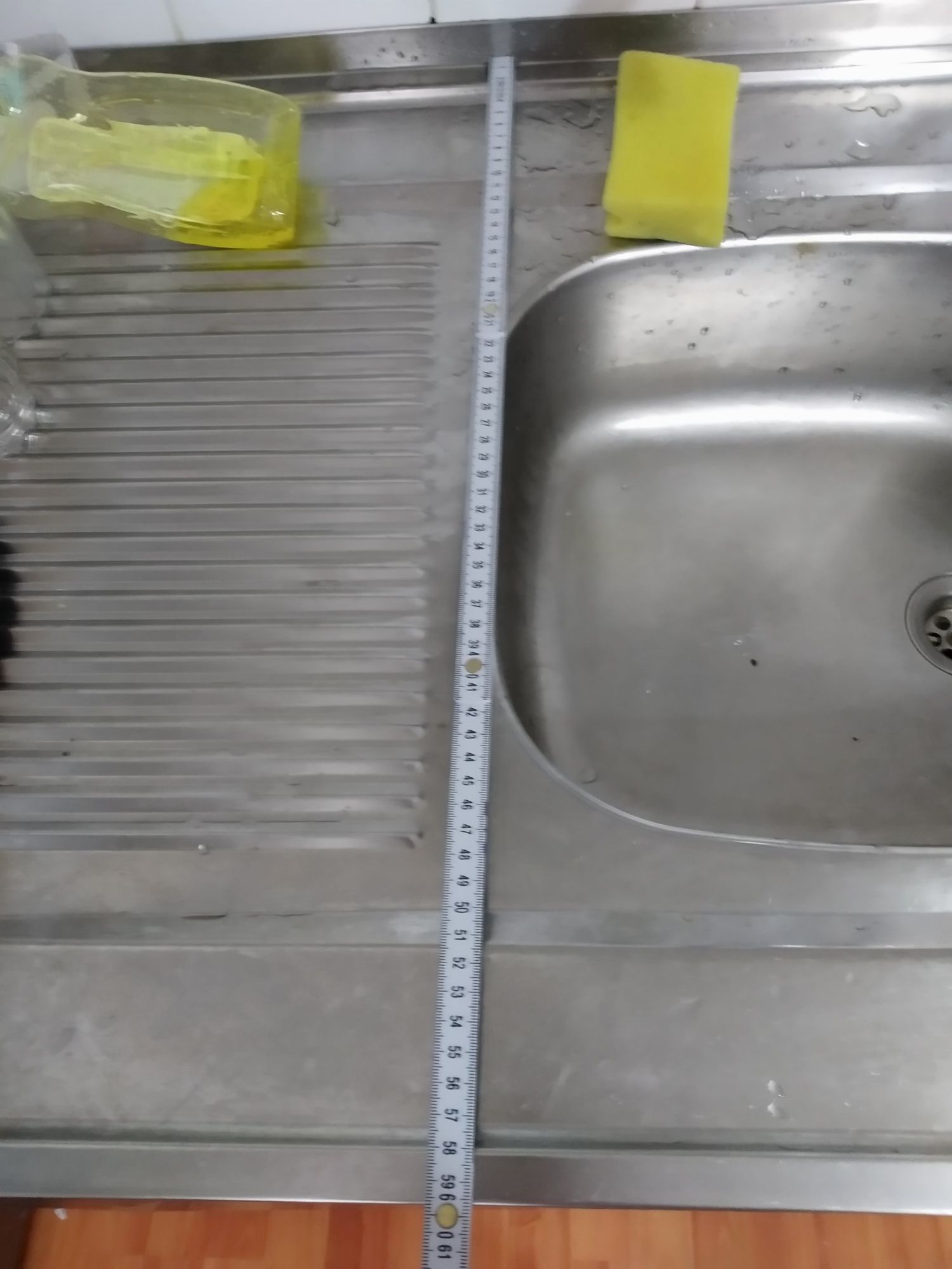 Шкаф с мивка, сифон и смесител