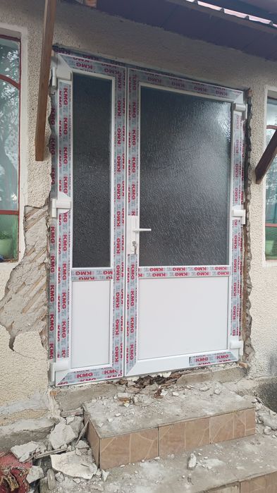 Se vând ușile din imagine