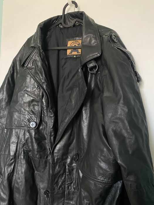 Дамско кожено палто.