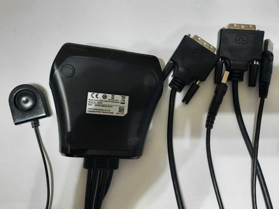 Comutator Video 2 PC-uri - DVI cu 2-PORTURI USB Model CS22D