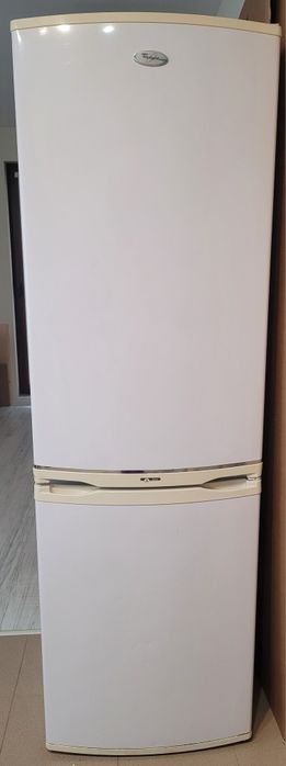 Хладилник с долен фризер Whirlpool