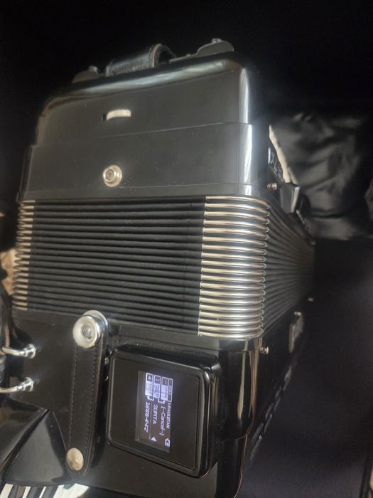 Vând acordeon roland fr7x