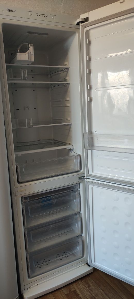 Холодильник Samsung. В отличном состоянии