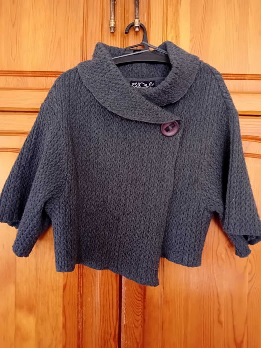 Къса сива жилетка