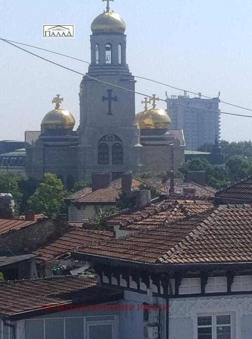 тристаен панорамен до Катедралата