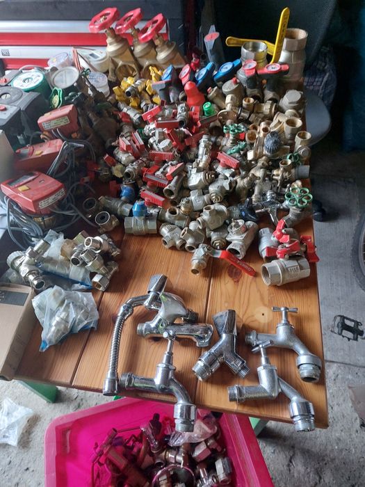 Vând robineți mai multe modele