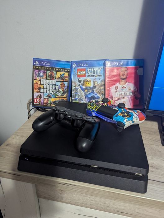 Ps4 slim 2manete 3jocuri