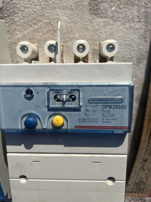 Comutator de alimentare 4P 250A plus diferential