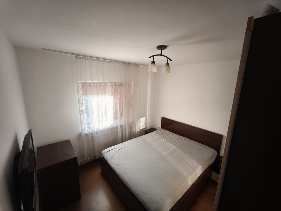 Apartament 3 camere de închiriat