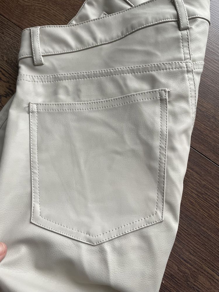 Pantaloni piele culoare bej marime m