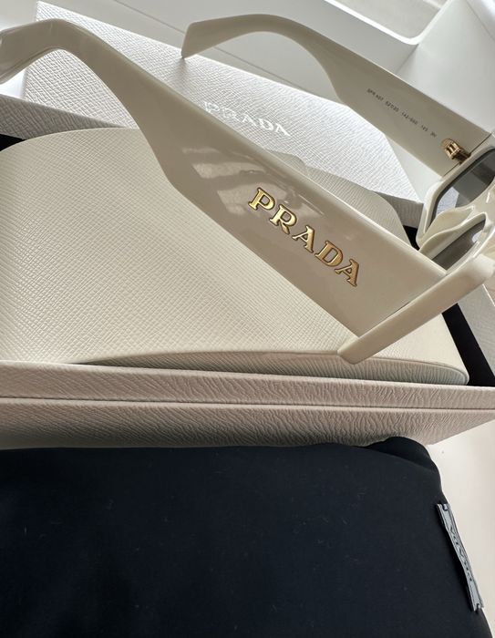Слънчеви очила PRADA с бели рамки. Оригинални