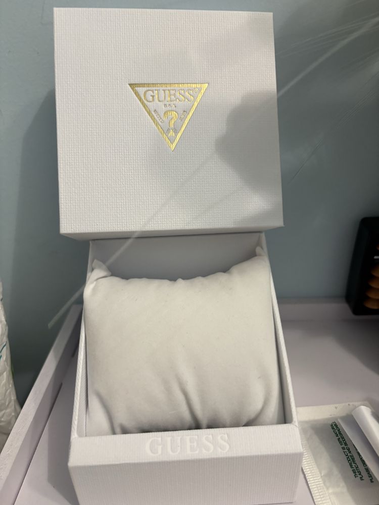 Кутия/калъф за очила Polaroid и Guess,калъф/кутия за часовник Guess