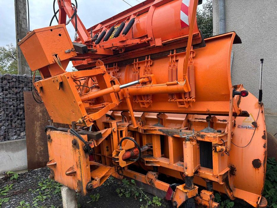 Sărăriță și lamă de zăpadă