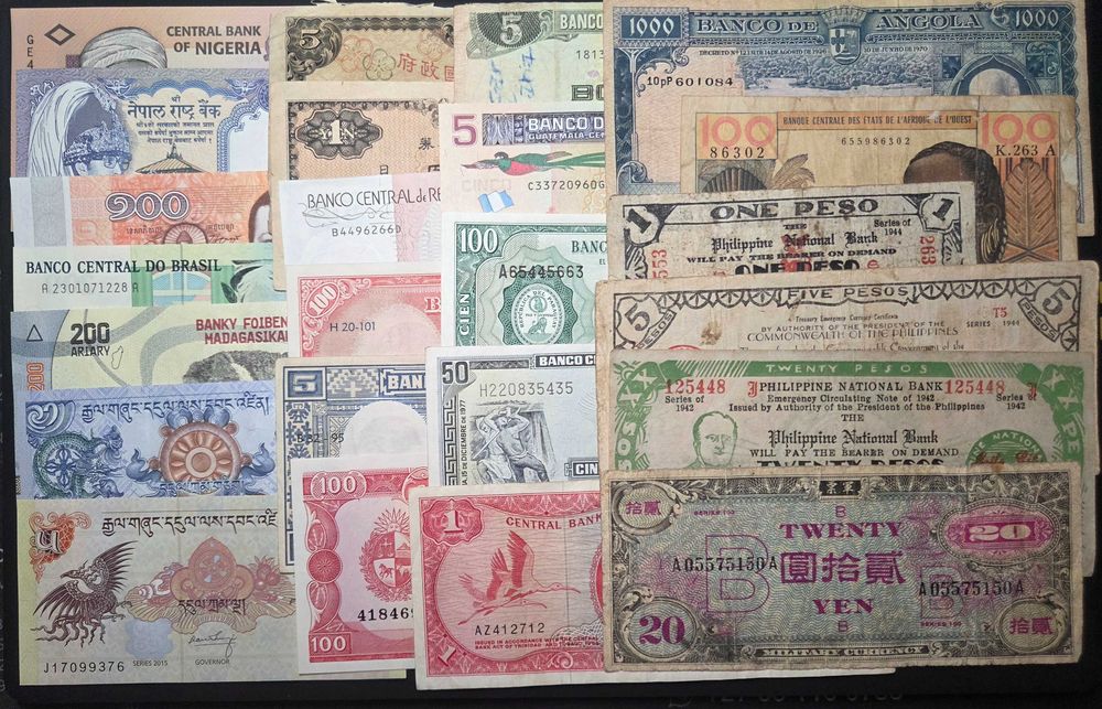 Vând un set de 24 bancnote pentru un colecționar începător.