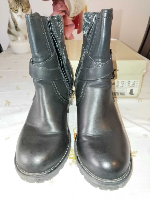 Продавам дамски боти